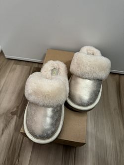 Ugg Slippers Kids Sz2