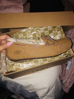 Ugg slippers kids size 5