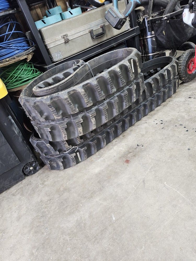 Bobcat E10 Mini Excavator replacement tracks