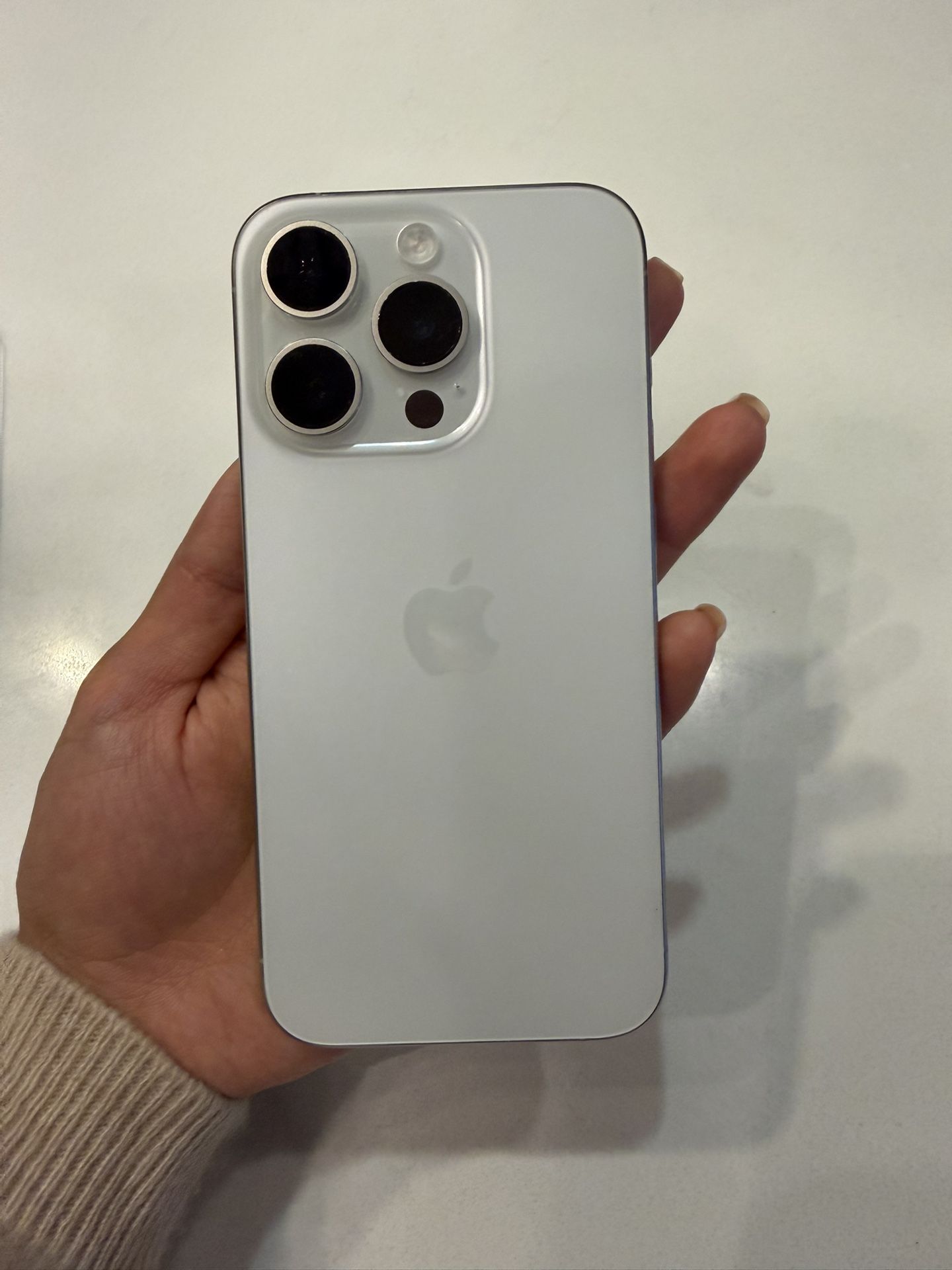 Iphone 15 Pro White color 128gb