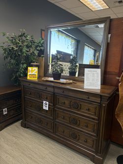 Dresser 