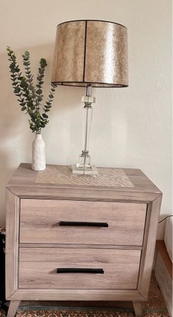 Night stand with lamp