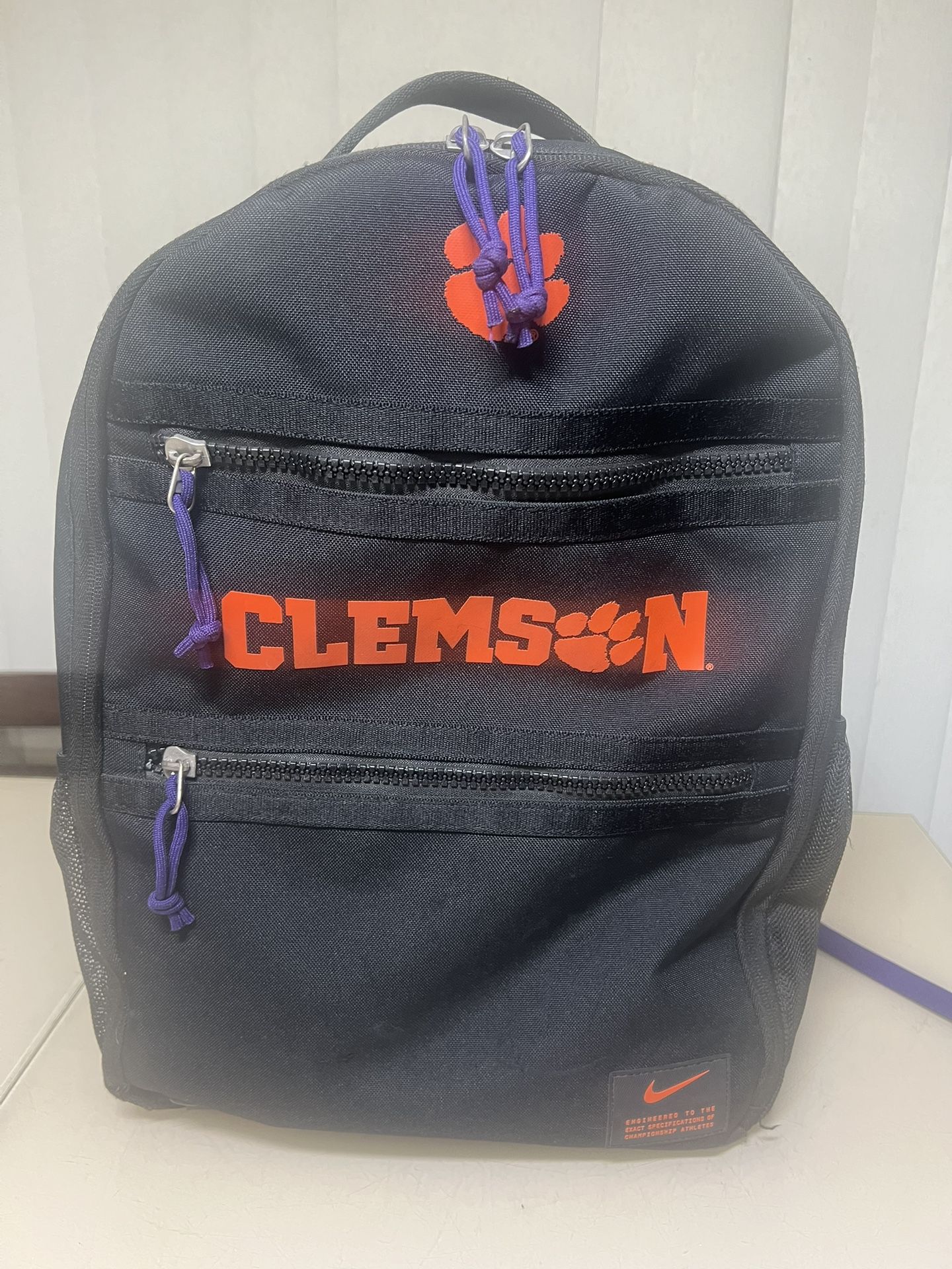 Nike Clemson Tigers Team Issued Utility Heat Backpack Minor Blemish. Used in good condition with minor cosmetic blemishes associated with normal usage