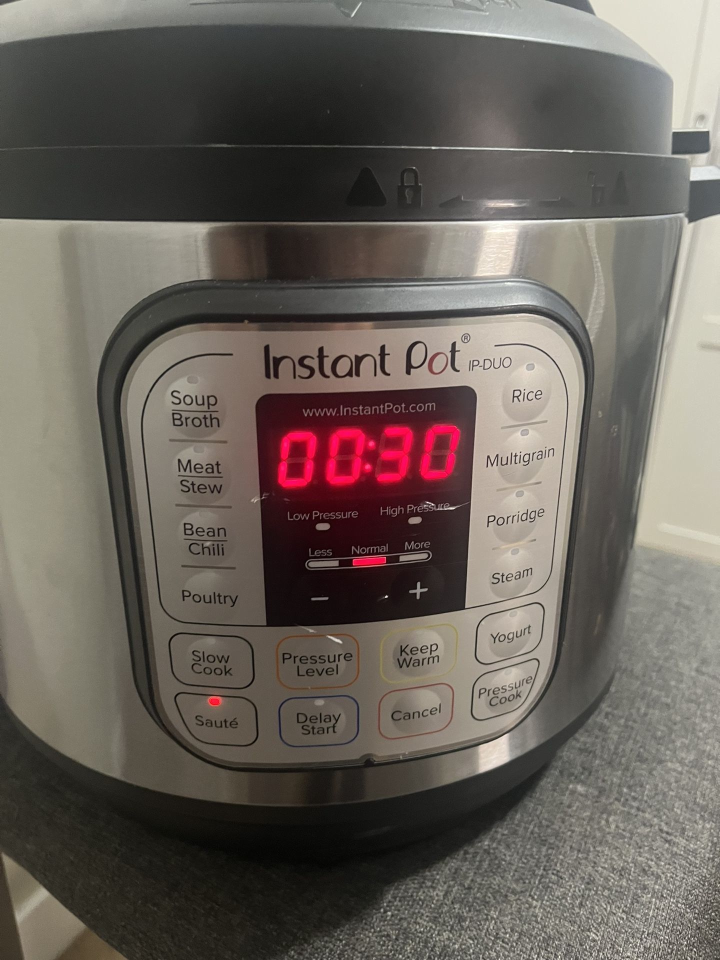 INSTANT POT DUO / 8QT / Brand New / Never Used / don’t need this big one