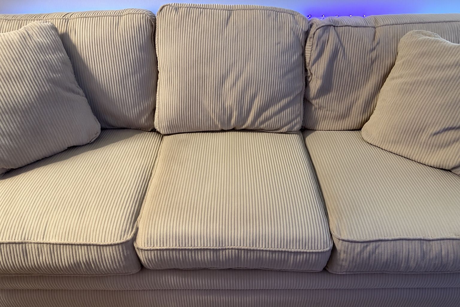 🎄 Genuine La-Z-Boy Collins Sofa – Perfect for the Holidays! 🛋️