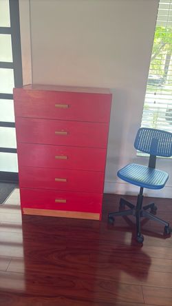Free Drawer chest  and desk chair