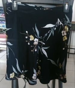 Knee high summer floral skirt, size small