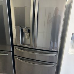 Black Stainless Steel LG Refrigerator 