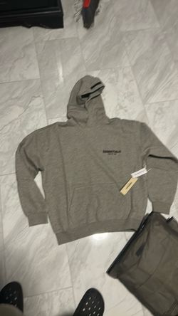 ESSENTIAL HOODIE