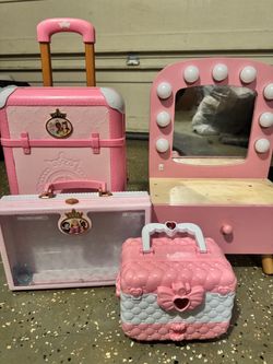 Disney Princess Kids Toy Vanity & Luggage Set