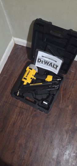 Dewalt 15 GA STYLE ANGLE FINISH NAILER NEW NUEVO 