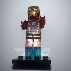 LEGO Minifigure IRON MAN Super Heroes Released 2012 Preowned New Condition!! 