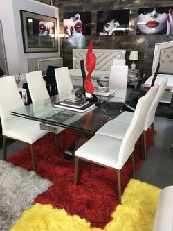 Dining table// luxury collection