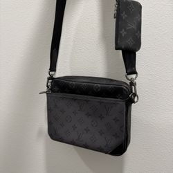 Louis Vuitton Messenger Bag