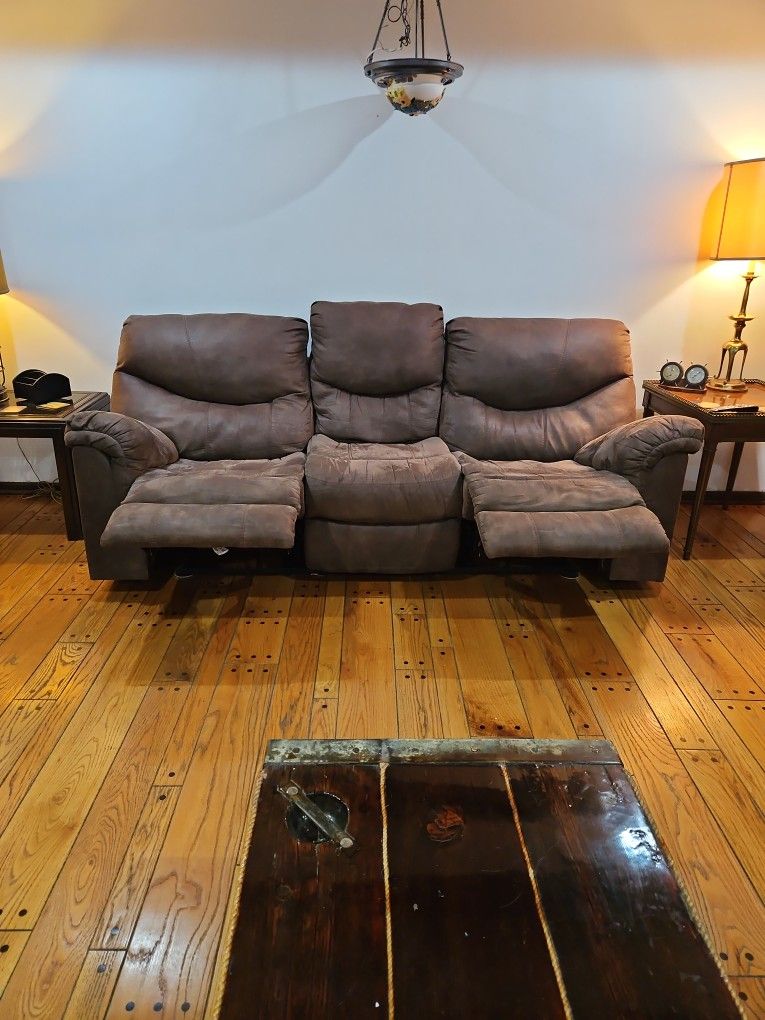 Reclining Sofa