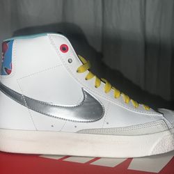 Nike Blazer Mid ‘77 WHITE/METALLIC SILVER BLANC/ARGENT METALLIQUE