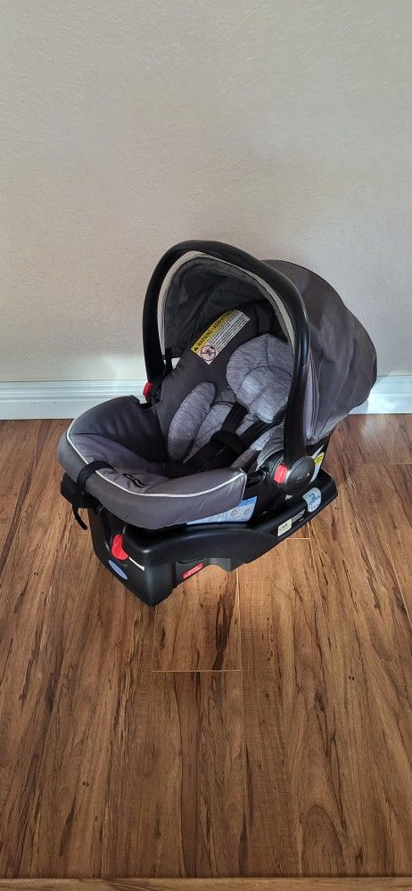 Practically New Graco Snugride Snuglock 30 Baby Car Seat With Base ( Price Firm!)