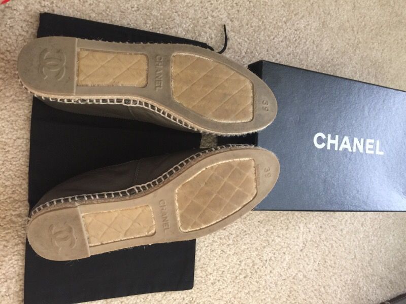 Chanel Interlocking CC Logo Leather Espadrilles - Neutrals Flats, Shoes -  CHA942274