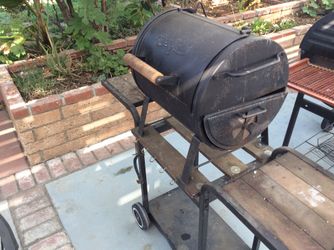 Wood Grill On Roll Around Stand 