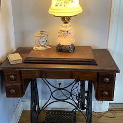 Vintage Sewing Machine 