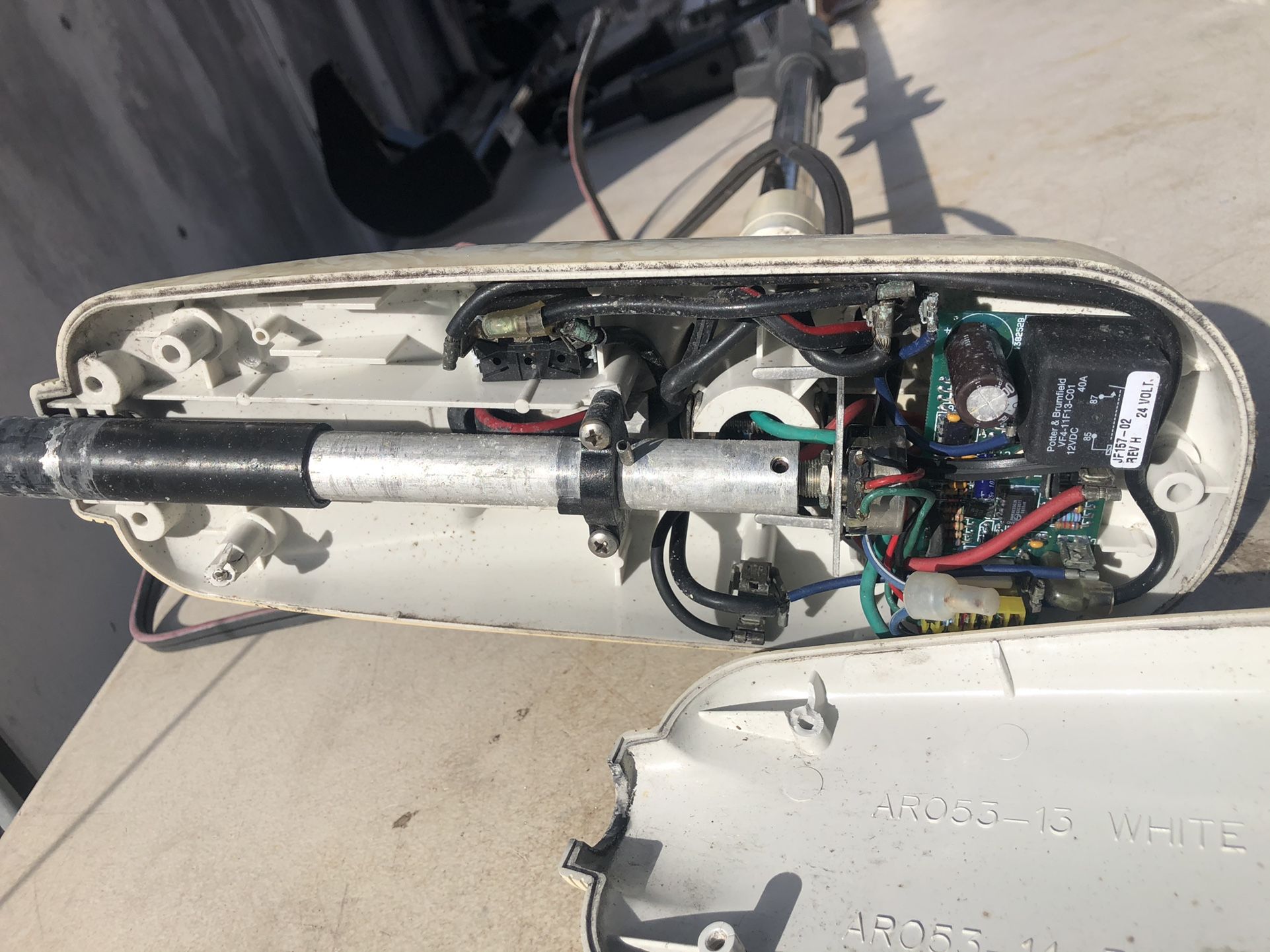 Motor Guide Great White 67lb Saltwater Trolling Motor 24v. for Sale in