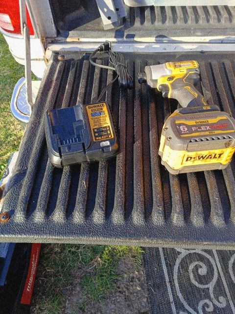 DeWalt Cordless Impact Driver W/Battery And Charger