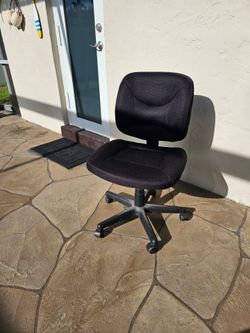 Desk Chair on rollers