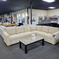 Floor Model Sectional Sofa 🚚WE DELIVER🚚