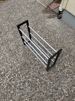 Expanding shoe rack