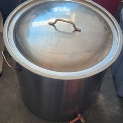 35.5 Gallon Stainless Steel Bayou Classic Stock Pot