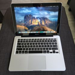Apple MacBook Laptop 