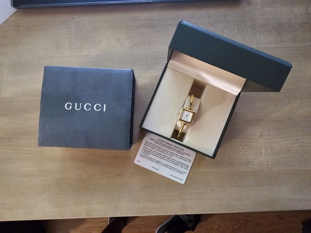 Gucci 1900L Watch Square Quartz Women's Gold Vintage Antique