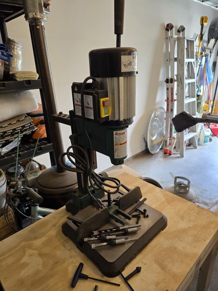Grizzly Mortise Drill Machine