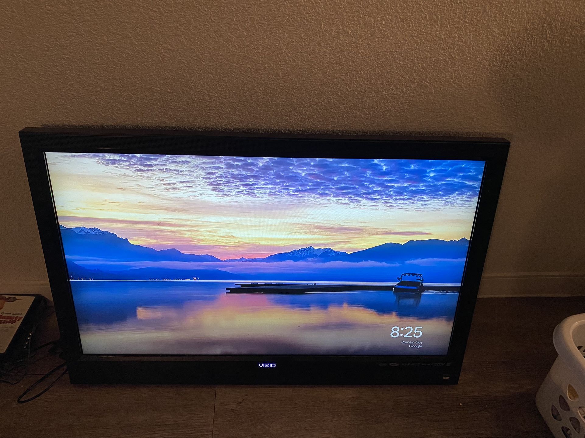 40” Tv With Google Chromecast 