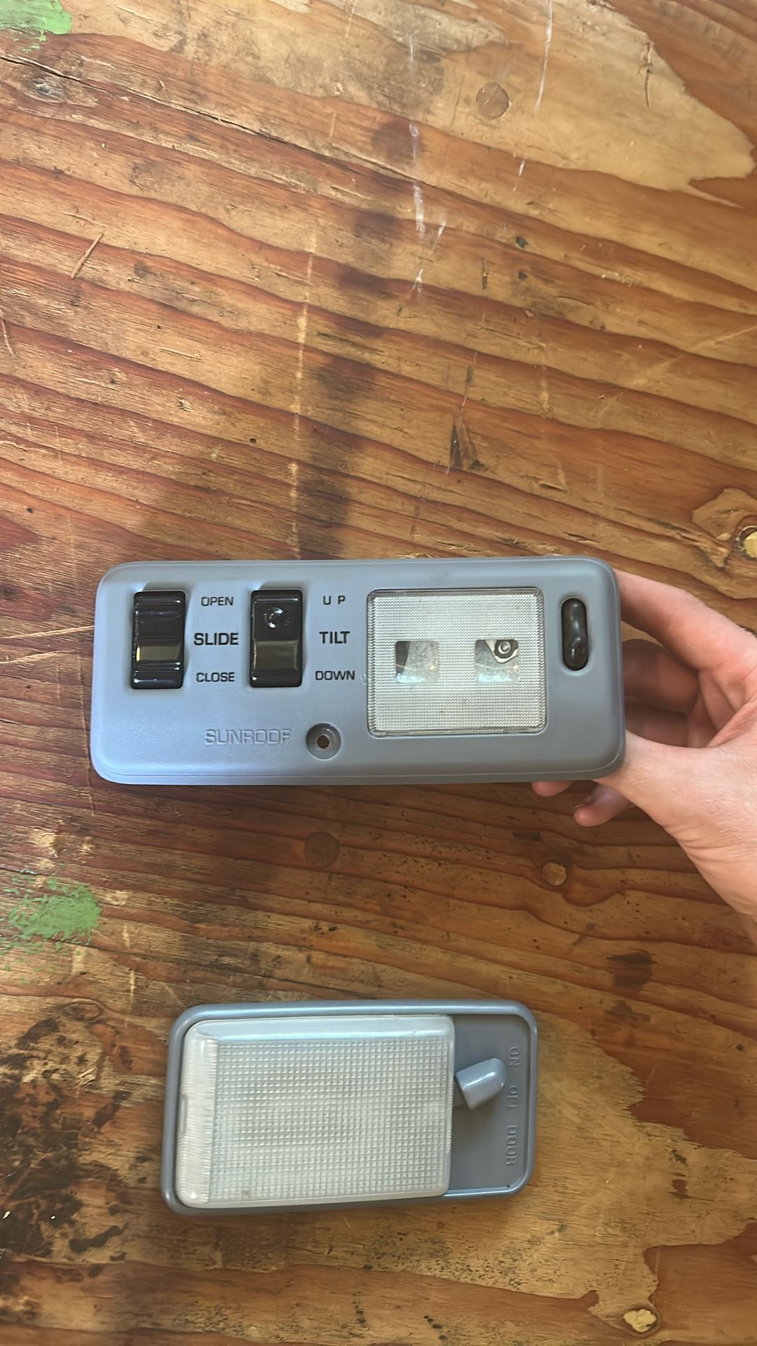 Sunroof Control Switch And Interior Light For A 1986 Toyota Celica