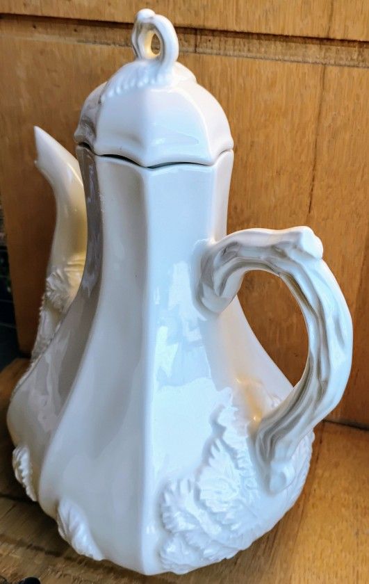 Red Cliff Ironstone Tea Pot w/ Cream And Sugar