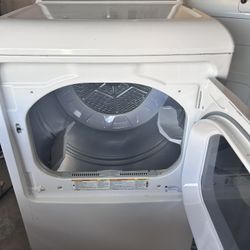 GE electronic Dryer 3 years old 