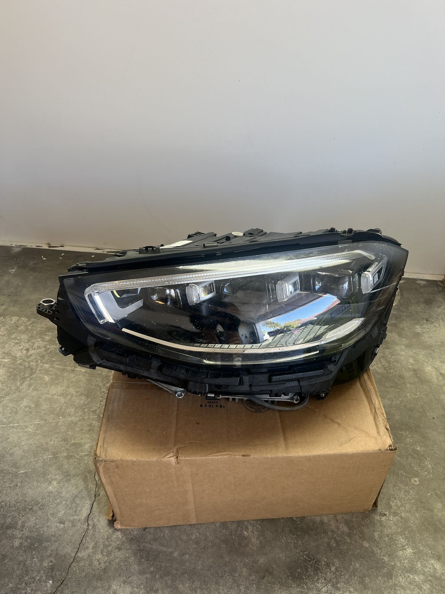 2021-2023 Mercedes S580 Headlight