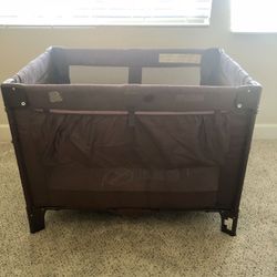 Co-Sleeper Bedside Bassinet by Arms Reach