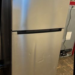 Vissani MDTF18SSR 18 cu. ft. Top Freezer Refrigerator