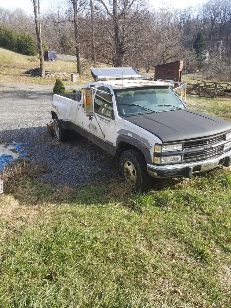 95 Chevy K 3500 Diesel Dually 4x4 - Project/Parts Truck