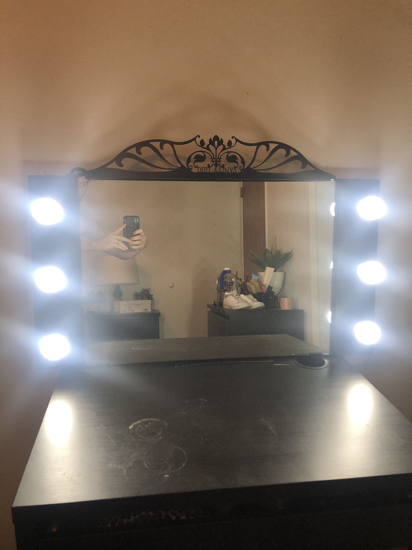 Vanity mirror (Vanity Girl)