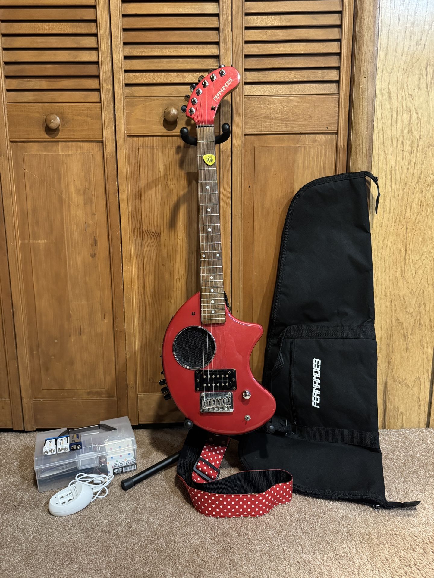 Fernandes Digi-zo Hyper Nomad Deluxe Guitar W/ Build In Amp And Effects