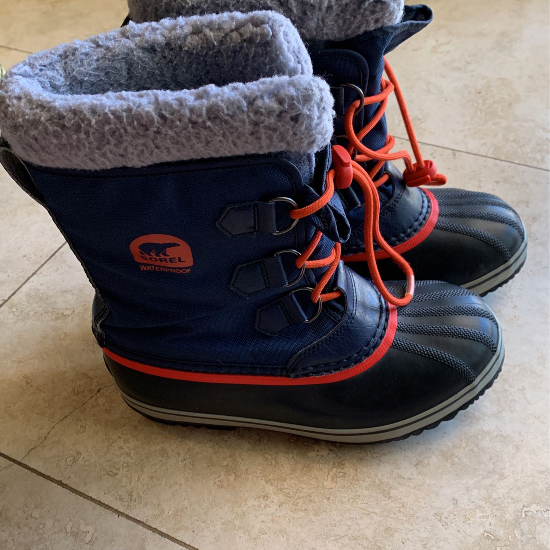 Sorel Waterproof Winter Boots Size 6, Fit more like a 7