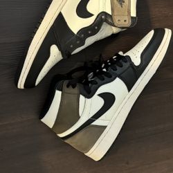 Jordan 1 Mocha (Size 8.5)