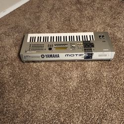 Yamaha MOTIF 6