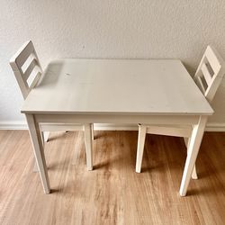 kids table with 2 chairs 
