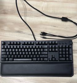 Gaming/PC accessories lot. Keyboard/Mic/Headset/Mouse