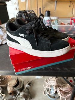 Almost new women’s size 7 Puma tennis shoe