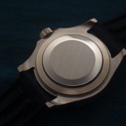 Equipped with a mechanical movement